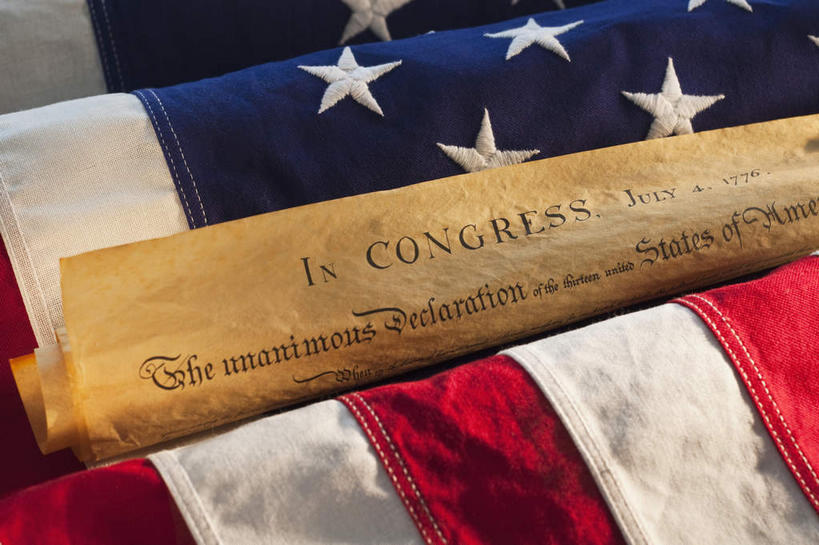 无人,横图,俯视,室内,特写,白天,静物,旗帜,国旗,条纹,英文,标志,材料,档案,文件,文字,纸,字符,字母,星星,标识,星条旗,红色,白色,手稿,资料,星形,美国国旗,英文字母,公文,证明,文档,五角形,独立宣言,旗,五角星,彩图,高角度拍摄,美利坚合众国国旗,美国独立宣言,文献,文书