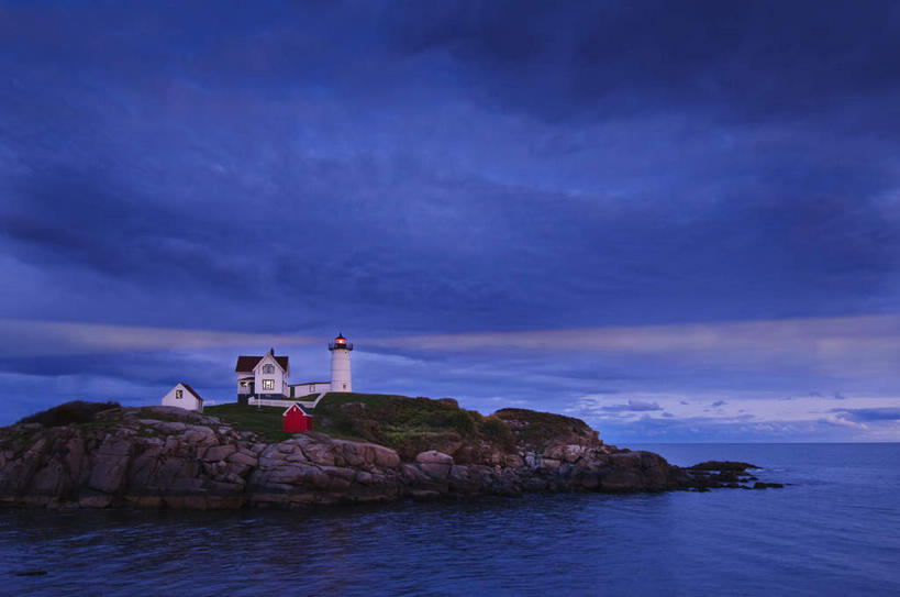 无人,家,横图,室外,白天,正面,旅游,度假,草地,海浪,海洋,石头,美景,日落,沙滩,植物,道路,英国,欧洲,阴影,光线,信息,沙子,石子,影子,房屋,屋子,海岸,景观,浪花,晚霞,霞光,落日,灯塔,交通,沙地,方向,娱乐,楼房,英格兰,住宅,草,绿色,阳光,自然,海水,黄昏,享受,休闲,景色,彩霞,放松,引导,指引,西欧,自然风光,大不列颠,海景,沉积岩,大不列颠及北爱尔兰联合王国,大不列颠联合王国,日不落英帝国,航标,夕照,英吉利,汉普郡,朴茨茅斯,水成岩,大海,风浪,海,海水的波动,海滩,近岸浪,石块,岩石,涌浪,夕阳,彩图,房子,导航,斜阳