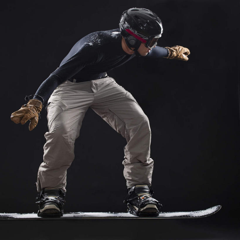 西方人,一个人,运动员,站,伸展双臂,方图,室内,白天,正面,安全,欧洲,欧洲人,仅一个男性,仅一个人,黑色背景,服装,眼镜,防护,注视,休闲装,运动器械,仅一个年轻男性,衣服,黑色,手套,观察,看,站着,休闲,休闲服,健身器械,摄影,服饰,影棚,观看,护目镜,保护,滑雪板,滑雪鞋,察看,关注,滑雪镜,保险,健身器材,滑雪装备,保全,周全,安稳,安定,安全防护眼镜,平安,男人,男性,年轻男性,白种人,体育运动员,运动选手,敞开双臂,伸开双臂,展开双肩,站立,张开手臂,张开双臂,彩图,全身,影棚拍摄,拍摄,雪镜,防护眼镜,运动器材