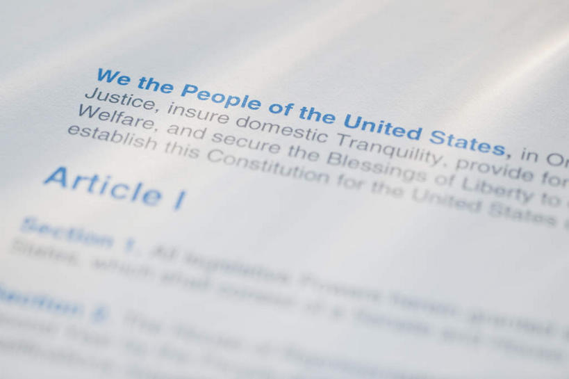 无人,横图,俯视,室内,特写,白天,静物,朦胧,模糊,英文,标志,材料,档案,文件,文字,纸,字符,字母,标识,蓝色,黑色,手稿,资料,摄影,影棚,英文字母,公文,证明,文档,独立宣言,彩图,高角度拍摄,影棚拍摄,拍摄,美国独立宣言,文献,文书