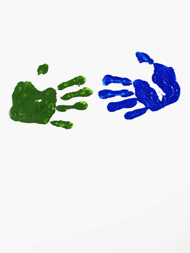 无人,竖图,俯视,室内,特写,白天,白色背景,静物,阴影,反射,影子,蓝色,绿色,摄影,影棚,手印,张开五指,彩图,高角度拍摄,影棚拍摄,拍摄,五指张开