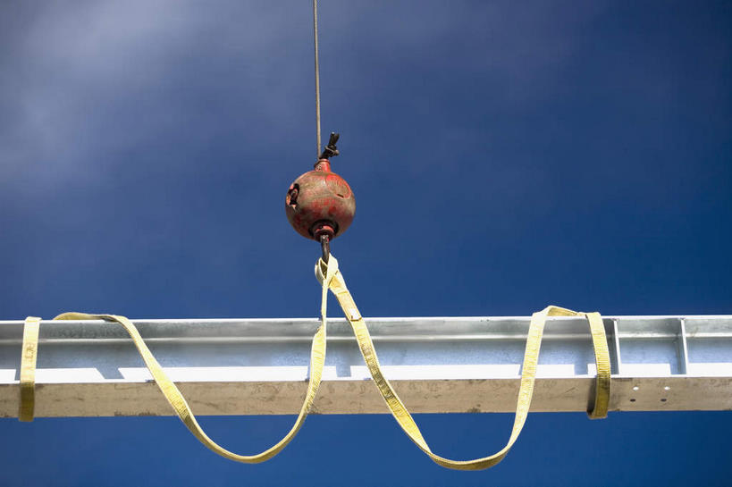 无人,横图,室外,特写,白天,仰视,技术,建筑,吊挂,悬挂,阴影,光线,钢材,钢铁,影子,云,云朵,挂,云彩,设备,吊车,施工,蓝色,白云,蓝天,天空,阳光,建筑工地,交通工具,天,机械,起重机,钢筋,晴朗,工程,载具,地盘,建筑地盘,施工地盘,工作车,施工车,汽车吊,晴空,彩图,低角度拍摄,工地