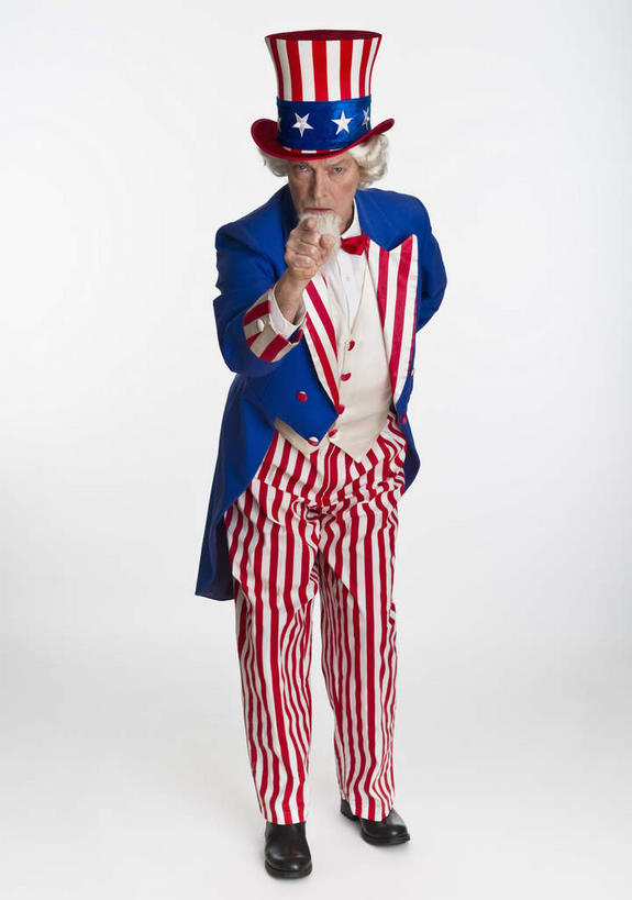 西方人,胡须,一个人,站,竖图,室内,白天,白色背景,正面,旗帜,国旗,帽子,欧洲,欧洲人,仅一个男性,仅一个人,握,阴影,服装,反射,影子,注视,礼帽,星条旗,衣服,观察,看,站着,仅一个老年男性,握着,美国国旗,摄影,服饰,影棚,观看,察看,衣着,穿着,关注,表演服,演出服,山姆大叔,一顶,衣饰,道具服,老年男性,男人,男性,白种人,山羊胡,胡子,旗,站立,彩图,全身,影棚拍摄,拍摄,美利坚合众国国旗