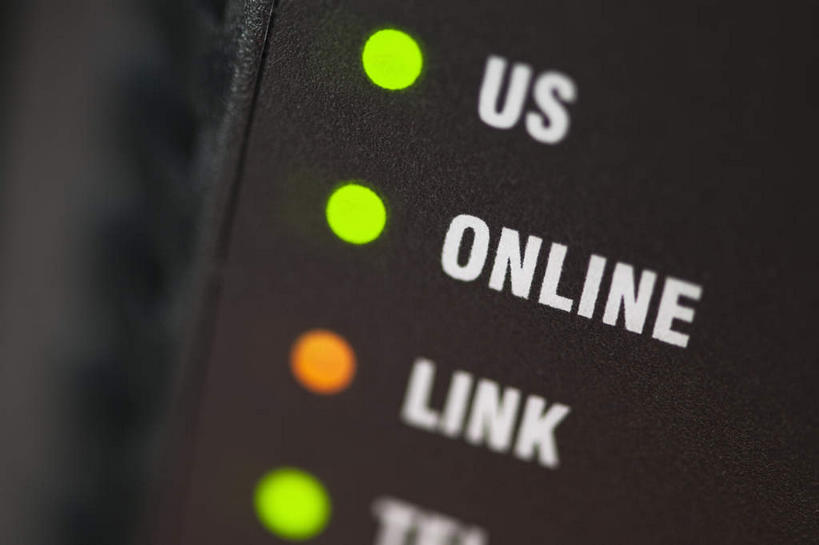 无人,横图,室内,特写,白天,正面,科技,静物,一排,许多,阴影,整齐,光线,网络,信息,英文,标志,文字,影子,字符,字母,灯光,通讯设备,标识,排列,通信,创意,英文字母,队列,通信设备,路由器,彩图,网关设备