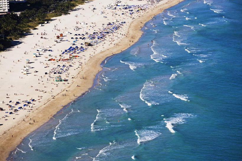 帆船,无人,横图,俯视,航拍,室外,白天,度假,海浪,海洋,美景,沙滩,城市风光,城市,船,美国,波纹,飞溅,溅,沙子,液体,海岸,景观,浪花,水滴,沙地,娱乐,水珠,水纹,海水,船尾波,交通工具,波浪,享受,休闲,景色,放松,北美,北美洲,鸟瞰,喷洒,载具,美洲,海景,佛罗里达,佛罗里达州,迈阿密,佛州,阳光州,迈阿密海滩,北亚美利加洲,亚美利加洲,棕榈海滩,大海,风浪,海,海水的波动,海滩,近岸浪,涌浪,彩图,高角度拍摄,棕榈滩