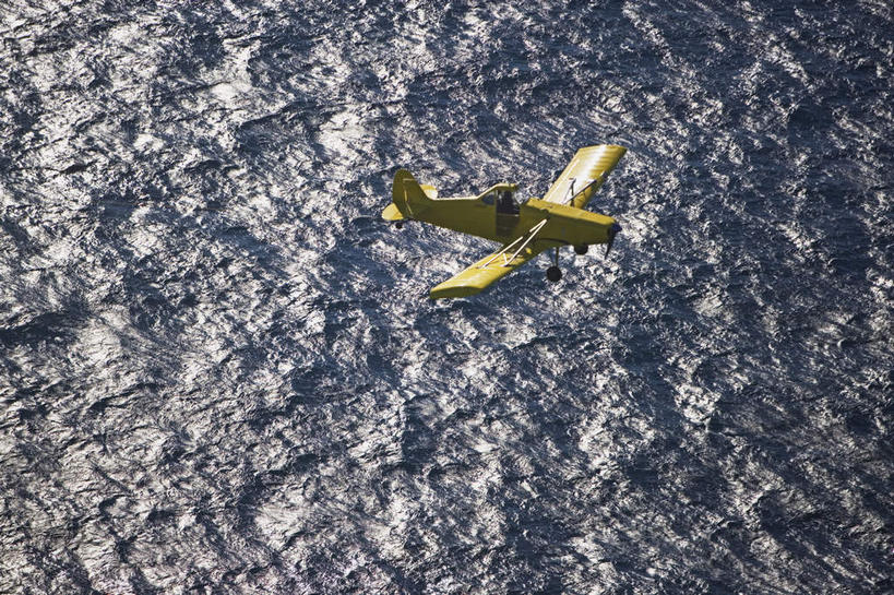 无人,横图,俯视,航拍,室外,白天,旅游,度假,海浪,海洋,美景,城市,飞机,美国,飞翔,飞行,景观,浪花,交通,翱翔,娱乐,航空,飞,黄色,自然,海水,交通工具,享受,休闲,景色,放松,运输,一架,北美,北美洲,鸟瞰,自然风光,载具,美洲,海景,佛罗里达,佛罗里达州,迈阿密,佛州,阳光州,北亚美利加洲,亚美利加洲,货机,大海,风浪,海,海水的波动,近岸浪,涌浪,彩图,高角度拍摄