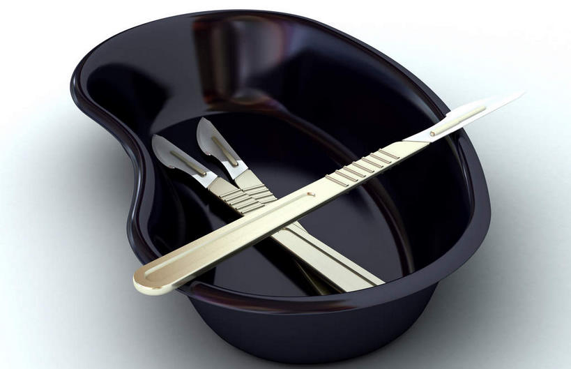 无人,横图,俯视,插画,室内,特写,白天,白色背景,数码,科技,静物,餐具,金属制品,阴影,网络,金属,碟子,盘,高光,几何,计算机图形,合成,图画,画,三个,一个,黑色,盘子,碟,刀,单个,电脑合成图,数码合成图,手术刀,切割,医疗器械,医疗工具,漫画,写实,具体,具象,肾形盘,彩图,高角度拍摄