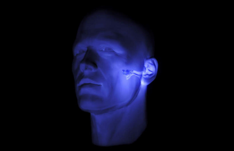 脸,头,耳朵,脸颊,无人,横图,插画,室内,特写,白天,正面,数码,科技,静物,阴影,黑色背景,网络,医学,高光,几何,计算机图形,合成,图画,画,人体,电脑合成图,数码合成图,生物学,漫画,耳廓,耳蜗,生理学,写实,具体,具象,内耳,中耳,听觉器官,耳膜,外耳,耳道,鼓膜,头部,耳,耳部,脸部,脸蛋,面部,彩图