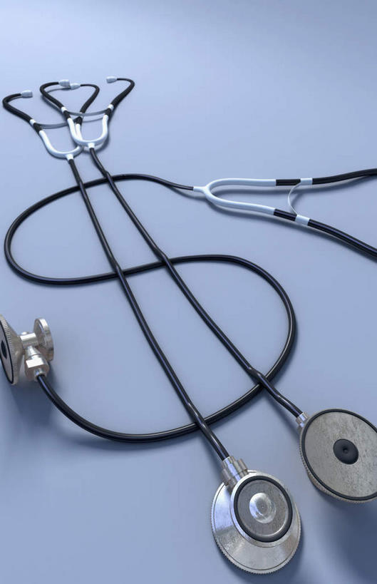 无人,竖图,俯视,室内,特写,白天,白色背景,金属制品,金属,两个,听诊器,橡胶,软管,橡胶制品,彩图,高角度拍摄