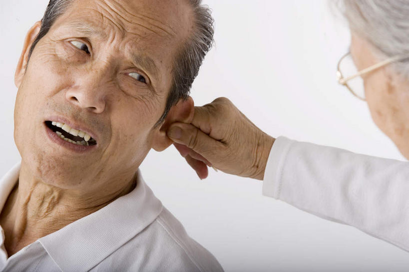 东方人,手,两个人,夫妻,站,捏,横图,室内,白天,正面,爱情,亚洲,阴影,服装,反射,眼镜,影子,墙,浪漫,捏着,注视,休闲装,黄种人,墙壁,墙面,衣服,观察,看,站着,张嘴,休闲,手部,休闲服,恩爱,恋人,服饰,观看,老花镜,察看,关注,痛,疼,张大嘴巴,远视眼镜,老年男性,老年女性,男人,男性,女人,女性,亚洲人,夫妇,情侣,张开嘴,站立,半身,彩图,伴侣