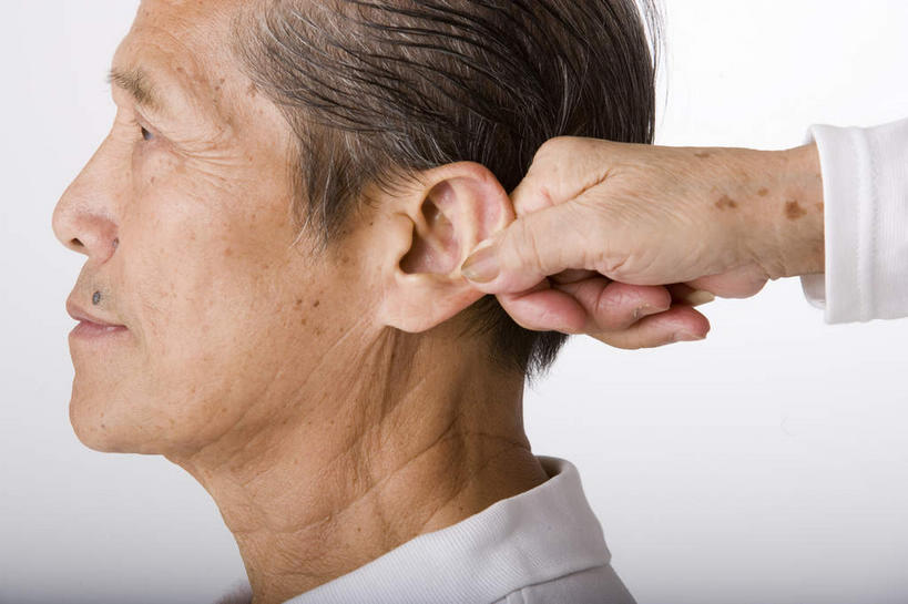 东方人,老年人,皱纹,头发,两个人,家庭,夫妻,坐,拉,横图,室内,白天,白色背景,侧面,爱情,亚洲,服装,浪漫,注视,休闲装,黄种人,衣服,白色,观察,看,休闲,温暖,温馨,一家人,休闲服,恩爱,恋人,摄影,服饰,影棚,观看,和睦,察看,关注,鹤发,老年男性,老年女性,男人,男性,女人,女性,亚洲人,夫妇,情侣,坐着,半身,彩图,影棚拍摄,拍摄,伴侣,融洽