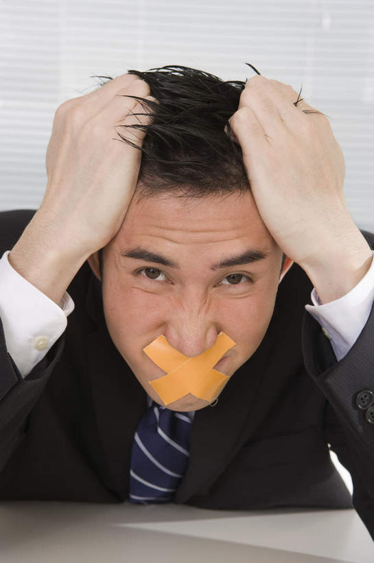 东方人,脸,头,脸颊,一个人,商务人士,商务男性,坐,交叉,竖图,室内,白天,正面,衬衫,桌子,椅子,亚洲,仅一个男性,仅一个人,套装,办公桌,办公用品,黄种人,文具,仅一个年轻男性,会议椅,抓,懊恼,烦恼,办公设备,办公椅,文具用品,胶布,商务装,透明胶,工薪阶层,相交,交集,文化工具,商务椅,培训椅,黏胶,男人,男性,年轻男性,亚洲人,头部,脸部,脸蛋,面部,白领,上班族,坐着,半身,彩图,衬衣