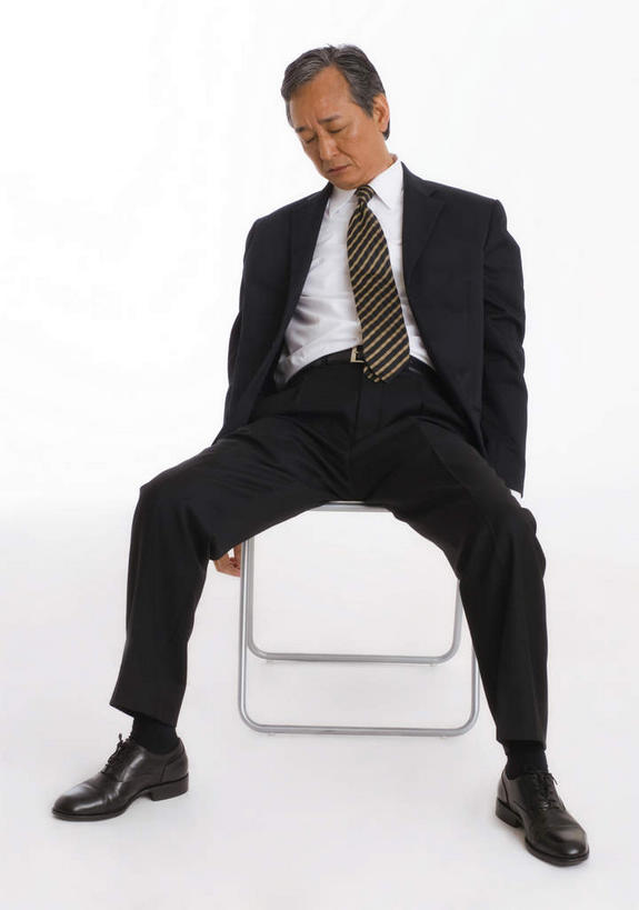 东方人,一个人,商务人士,商务男性,坐,竖图,室内,白天,白色背景,正面,衬衫,椅子,亚洲,仅一个男性,仅一个人,阴影,套装,光线,影子,黄种人,仅一个年轻男性,阳光,疲倦,摄影,影棚,疲劳,疲惫,失落,商务装,工薪阶层,疲乏,男人,男性,年轻男性,亚洲人,白领,上班族,坐着,彩图,全身,影棚拍摄,衬衣,拍摄