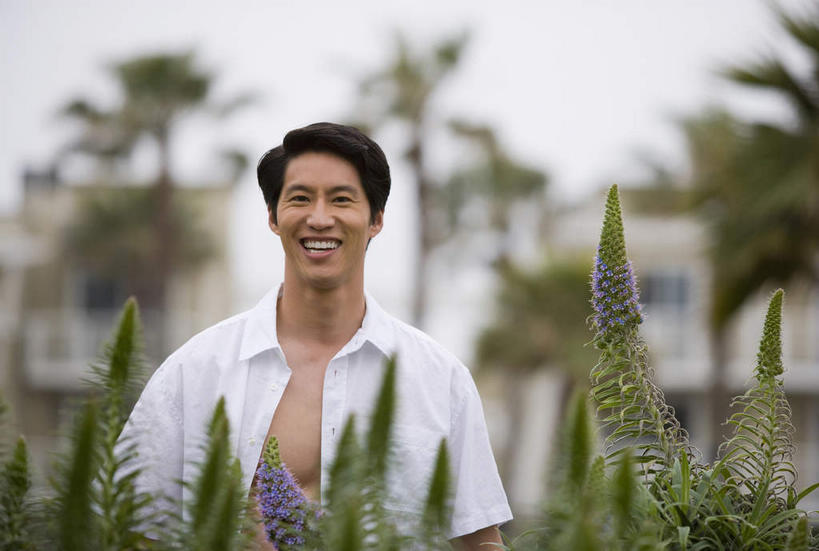 东方人,一个人,笑,微笑,露齿笑,横图,室外,白天,正面,衬衫,植物,亚洲,仅一个男性,仅一个人,许多,服装,休闲装,黄种人,仅一个年轻男性,衣服,蓝色,绿色,白色,黑色,蓝天,天空,自然,天,休闲,休闲服,服饰,生长,晴朗,成长,敞开,万里无云,男人,男性,年轻男性,亚洲人,晴空,晴空万里,半身,彩图,衬衣,洞开,短发