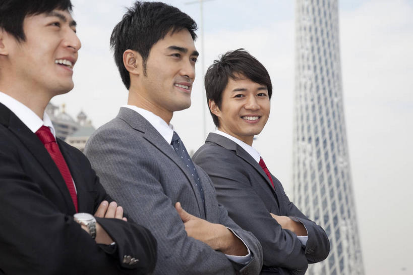 东方人,三个人,同事,商务人士,商务男性,高楼大厦,站,笑,双手交叉,微笑,露齿笑,横图,室外,白天,仰视,衬衫,度假,成功,合作,团队,集体,信心,美景,城市风光,标志建筑,城市,大厦,地标,建筑,摩天大楼,广州,中国,亚洲,一排,套装,整齐,景观,云,云朵,领带,云彩,扭头,注视,黄种人,娱乐,建设,队伍,排列,蓝色,白云,蓝天,天空,天,观察,看,站着,转头,享受,休闲,景色,放松,搭,晴朗,观看,察看,领导,双手抱胸,象征,庄重,成就,搭着,队列,关注,商务装,身份,合伙,领袖,工薪阶层,东亚,广东,广东省,中华人民共和国,华南地区,省会,广州市,粤,正式,地位,广州电视塔,广州塔,广州新电视塔,男人,男性,年轻男性,亚洲人,白领,上班族,晴空,站立,半身,彩图,低角度拍摄,衬衣,大楼,高层建筑,高楼,摩天楼,海珠,海珠区,广州海心塔,海心塔,小蛮腰