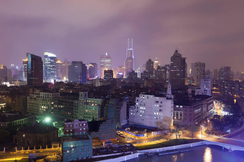 无人,家,高楼大厦,横图,俯视,航拍,室外,夜晚,度假,湖,湖泊,美景,水,城市风光,标志建筑,城市,大厦,地标,建筑,路灯,摩天大楼,照明,上海,中国,亚洲,房屋,屋子,湖面,景观,水流,水面,建筑群,灯光,娱乐,建设,黄浦江,楼房,住宅,灯,倒影,天空,外滩,湖水,天,享受,休闲,景色,放松,照亮,申,倒映,照明设备,鸟瞰,黄浦区,明天广场,东亚,中山东一路,上海市,中华人民共和国,沪,华东地区,反照,彩图,高角度拍摄,房子,大楼,高层建筑,高楼,摩天楼,黄埔滩,上海外滩,外黄埔滩,黄陂北路