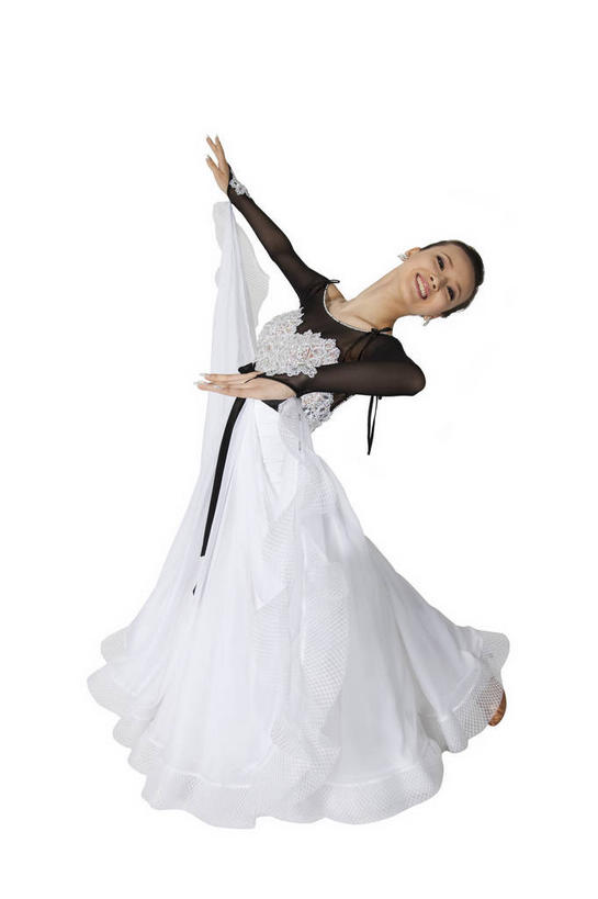 东方人,一个人,跳舞者,站,伸展双臂,笑,微笑,露齿笑,竖图,俯视,室内,白天,白色背景,裙子,跳舞,亚洲,仅一个年轻女性,仅一个女性,仅一个人,连衣裙,注视,黄种人,白色,黑色,观察,看,站着,摄影,影棚,观看,察看,关注,摄影棚,舞姿,国标舞,交际舞,交谊舞,社交舞,年轻女性,女人,女性,亚洲人,舞蹈家,舞蹈演员,舞者,敞开双臂,伸开双臂,抬头,仰头,展开双肩,站立,张开手臂,张开双臂,彩图,高角度拍摄,全身,影棚拍摄,拍摄,舞蹈,国际标准交谊舞,舞会舞,舞厅舞