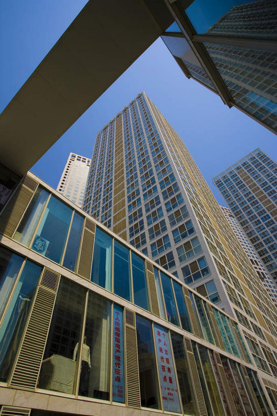 无人,高楼大厦,竖图,室外,白天,仰视,度假,美景,城市风光,标志建筑,城市,大厦,地标,建筑,摩天大楼,北京,中国,亚洲,阴影,光线,影子,景观,首都,娱乐,建设,蓝色,蓝天,天空,阳光,天,享受,休闲,景色,放松,晴朗,东亚,万里无云,中华人民共和国,北京市,京,北平,华北地区,朝阳区,晴空,晴空万里,彩图,低角度拍摄,大楼,高层建筑,高楼,摩天楼,北京CBD,北京商务中心区,中国北京大北窑,北京建外SOHO,建外SOHO