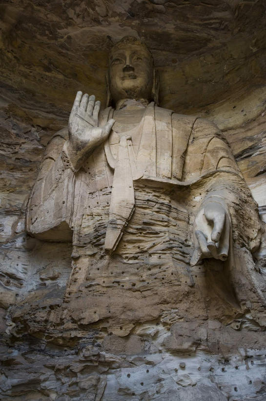 东方人,一个人,无人,坐,竖图,室外,白天,仰视,旅游,度假,石头,名胜古迹,山,山脉,标志建筑,地标,建筑,雕塑,大同,云岗石窟,中国,亚洲,仅一个男性,仅一个人,仅一个中年男性,服装,遗迹,艺术,装饰,纹路,雕刻,雕像,石子,纹理,洞,山峰,山峦,注视,黄种人,古迹,文物,娱乐,建设,古建筑,衣服,工艺品,群山,观察,看,享受,休闲,旅游胜地,放松,服饰,洞穴,观看,纪念,美术,察看,衣着,穿着,关注,主题,陈列,佛祖,古文明,东亚,佛陀,山西,山西省,穴,肌理,云冈石窟,中华人民共和国,华北地区,功能,美学,晋,大同市,衣饰,圣人,佛教创始者,乔达摩.悉达多,如来佛祖,释迦佛,释迦牟尼,我佛如来,男人,男性,中年男性,亚洲人,石块,岩石,坐着,半身,彩图,低角度拍摄