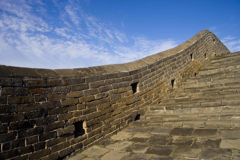 无人,横图,室外,白天,仰视,旅游,度假,名胜古迹,标志建筑,地标,建筑,北京,中国,亚洲,阴影,遗迹,光线,影子,墙,云,云朵,首都,云彩,古迹,文物,娱乐,建设,城墙,古建筑,墙壁,墙面,蓝色,白云,蓝天,天空,阳光,天,享受,休闲,旅游胜地,放松,晴朗,坚硬,防御,古文明,东亚,中华人民共和国,北京市,京,北平,华北地区,河北,河北省,冀,密云县,承德,承德市,坚固,金山岭,滦平县,晴空,彩图,低角度拍摄,密云