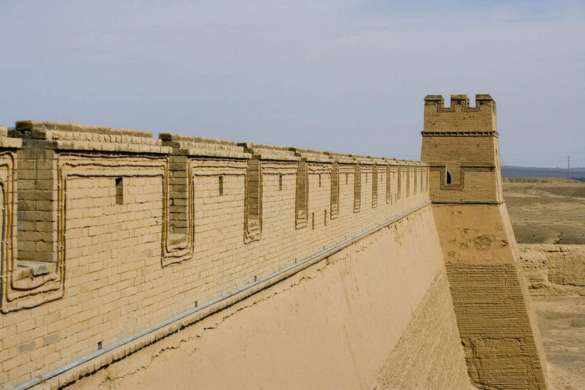 无人,栏杆,横图,室外,白天,正面,旅游,度假,名胜古迹,日落,标志建筑,地标,建筑,长城,中国,亚洲,遗迹,电力,电线,电线杆,线,墙,晚霞,霞光,落日,围栏,电能,线路,古迹,文物,娱乐,建设,城墙,古建筑,护栏,墙壁,墙面,黄昏,享受,休闲,旅游胜地,彩霞,放松,电,电源,坚硬,万里长城,防御,能量,古文明,东亚,甘肃,甘肃省,嘉峪关,中华人民共和国,西北地区,甘,嘉峪关市,夕照,薄暮,坚固,夕阳,彩图,傍晚,斜阳,嘉峪关长城