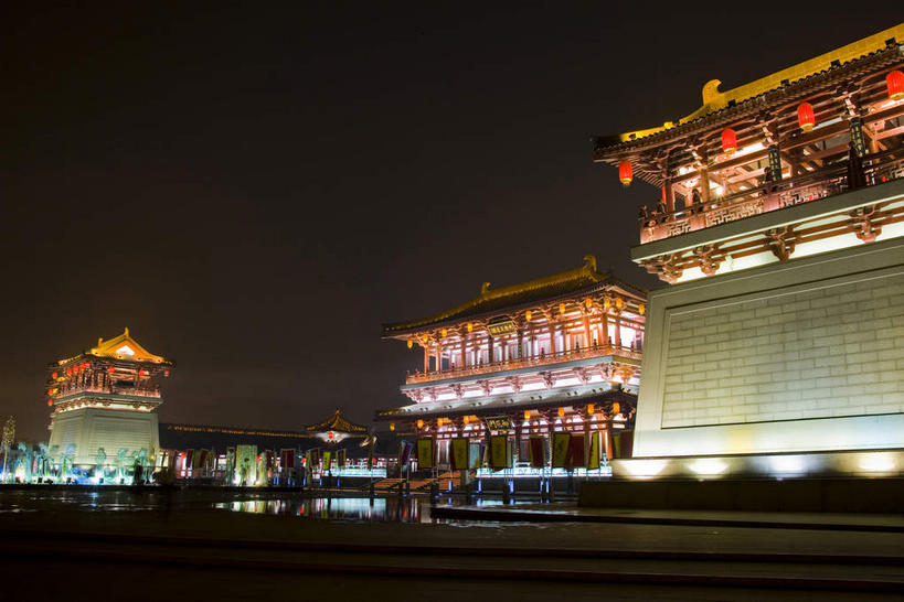 无人,宫殿,横图,彩色,室外,夜晚,正面,旅游,度假,名胜古迹,标志建筑,地标,建筑,霓虹灯,西安,中国,亚洲,阴影,遗迹,光线,瓦片,影子,柱子,屋顶,屋檐,灯光,七彩,顶棚,古迹,文物,娱乐,光源,建设,古建筑,霓虹,檐,灯,享受,休闲,旅游胜地,放松,宫廷,照明设备,古文明,东亚,陕西,陕西省,西安市,中华人民共和国,省会,氖灯,西北地区,陕,王宫,曲江新区,彩图,皇宫,芙蓉园,大唐芙蓉园