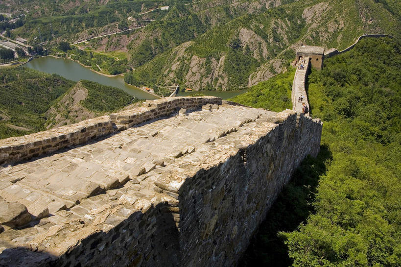 无人,横图,俯视,航拍,室外,白天,旅游,度假,草地,草坪,名胜古迹,山,山脉,植物,标志建筑,地标,建筑,北京,中国,亚洲,阴影,曲折,弯曲,遗迹,光线,影子,墙,山峰,山峦,首都,古迹,文物,娱乐,建设,城墙,古建筑,墙壁,墙面,草,树,树木,绿色,阳光,自然,群山,享受,休闲,旅游胜地,放松,蜿蜒,生长,成长,坚硬,鸟瞰,防御,古文明,东亚,中华人民共和国,北京市,京,北平,华北地区,密云县,坚固,古北口镇,司马台,司马台长城,司马台村,彩图,高角度拍摄,密云