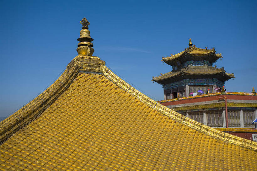 无人,寺庙,横图,室外,白天,正面,旅游,度假,名胜古迹,窗户,标志建筑,地标,建筑,避暑山庄,中国,亚洲,一排,许多,阴影,节日,遗迹,整齐,光线,瓦片,影子,柱子,屋顶,屋檐,很多,燃烧,顶棚,古迹,文化,文物,娱乐,建设,古建筑,檐,玻璃窗,排列,蓝色,蓝天,天空,阳光,香火,庙宇,天,祈祷,享受,休闲,健康,旅游胜地,放松,许愿,宗教,信仰,晴朗,纪念,祈求,队列,古文明,东亚,万里无云,中华人民共和国,华北地区,河北,河北省,冀,承德,承德市,平安,晴空,晴空万里,彩图,庙,寺,普陀宗乘之庙,承德避暑山庄,外八庙,承德外八庙,小布达拉宫