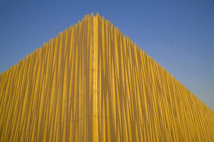 无人,高楼大厦,横图,室外,白天,仰视,度假,美景,窗户,落地窗,城市风光,城市,大厦,建筑,摩天大楼,北京,中国,亚洲,一排,许多,阴影,整齐,并列,并排,光线,影子,墙,景观,首都,很多,娱乐,建设,玻璃窗,墙壁,墙面,排列,蓝色,倒影,蓝天,天空,阳光,天,享受,休闲,金色,景色,放松,晴朗,倒映,队列,平行,东亚,万里无云,中华人民共和国,北京市,京,北平,华北地区,反照,晴空,晴空万里,彩图,低角度拍摄,大楼,高层建筑,高楼,摩天楼,北京奥林匹克篮球馆,万事达中心,五棵松体育馆,西四环