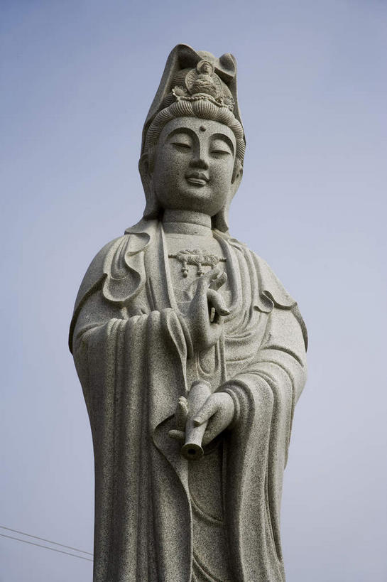 东方人,一个人,无人,站,竖图,室外,白天,仰视,旅游,度假,智慧,名胜古迹,标志建筑,地标,建筑,雕塑,中国,亚洲,仅一个女性,仅一个人,阴影,服装,神话,遗迹,艺术,装饰,光线,雕刻,雕像,头饰,影子,黄种人,古迹,文化,文物,娱乐,建设,古建筑,衣服,蓝色,蓝天,天空,阳光,发夹,发饰,夹子,工艺品,天,站着,仅一个中年女性,享受,休闲,旅游胜地,放松,观音,服饰,晴朗,纪念,美术,衣着,穿着,主题,传说,陈列,福建,古文明,东亚,菩萨,惠安,福建省,万里无云,观音菩萨,中华人民共和国,华东地区,功能,美学,闽,泉州,泉州市,衣饰,慈悲,中国神话,观世音,观世音菩萨,观音大士,观自在菩萨,女人,女性,中年女性,亚洲人,晴空,晴空万里,站立,彩图,低角度拍摄,惠安县,崇武古城,崇武镇