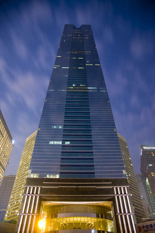 无人,高楼大厦,广场,竖图,室外,夜晚,仰视,旅游,度假,窗户,落地窗,标志建筑,大厦,地标,建筑,摩天大楼,夜景,深圳,中国,亚洲,一排,许多,阴影,整齐,并列,并排,光线,影子,灯光,很多,娱乐,建设,玻璃窗,排列,享受,休闲,旅游胜地,放松,队列,平行,玻璃幕墙,中信城市广场,东亚,广东,鹏城,广东省,中信广场,中华人民共和国,华南地区,粤,深圳市,彩图,低角度拍摄,大楼,高层建筑,高楼,摩天楼