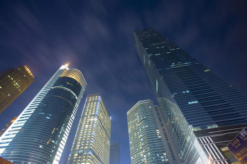无人,高楼大厦,广场,横图,室外,夜晚,仰视,旅游,度假,窗户,落地窗,标志建筑,大厦,地标,建筑,摩天大楼,夜景,深圳,中国,亚洲,一排,许多,阴影,整齐,并列,并排,光线,影子,灯光,很多,娱乐,建设,玻璃窗,排列,享受,休闲,旅游胜地,放松,队列,平行,玻璃幕墙,中信城市广场,东亚,广东,鹏城,广东省,中信广场,中华人民共和国,华南地区,粤,深圳市,彩图,低角度拍摄,大楼,高层建筑,高楼,摩天楼