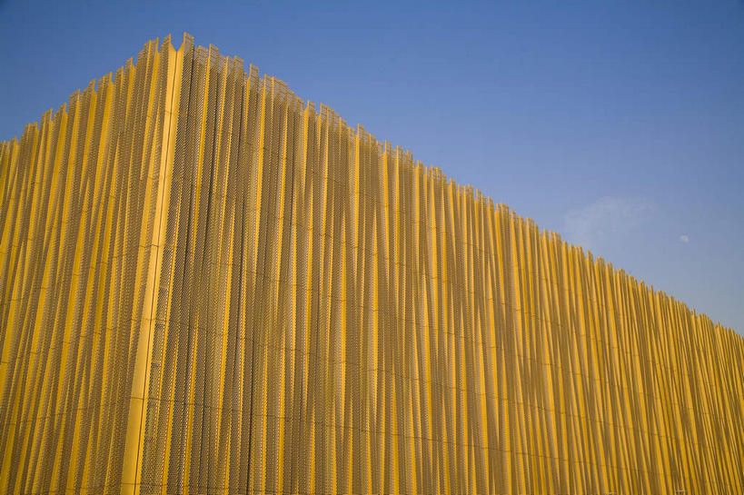 无人,体育馆,运动场,横图,室外,白天,仰视,旅游,度假,标志建筑,地标,建筑,北京,中国,亚洲,阴影,光线,纹路,纹理,影子,墙,云,云朵,首都,云彩,娱乐,建设,体育场,墙壁,墙面,黄色,蓝色,白云,蓝天,天空,阳光,天,享受,休闲,旅游胜地,放松,晴朗,东亚,肌理,中华人民共和国,北京市,京,北平,华北地区,运动馆,晴空,彩图,低角度拍摄,北京奥林匹克篮球馆,万事达中心,五棵松体育馆,西四环