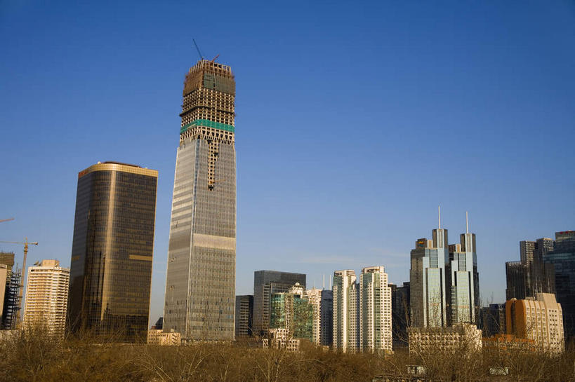 无人,高楼大厦,横图,室外,白天,仰视,度假,美景,树林,植物,窗户,落地窗,城市风光,城市,大厦,建筑,摩天大楼,北京,中国,亚洲,一排,许多,阴影,整齐,并列,并排,光线,影子,支架,景观,建筑群,首都,很多,娱乐,建设,玻璃窗,架子,脚手架,树,树木,排列,施工,蓝色,绿色,蓝天,天空,阳光,自然,建筑工地,天,享受,休闲,景色,放松,生长,晴朗,成长,支撑,固定,队列,平行,玻璃幕墙,东亚,万里无云,中华人民共和国,北京市,京,北平,华北地区,朝阳区,地盘,建筑地盘,施工地盘,晴空,晴空万里,彩图,低角度拍摄,大楼,高层建筑,高楼,工地,摩天楼,北京CBD,北京商务中心区,中国北京大北窑,稳固,光华路,中国尊,中信集团总部大楼