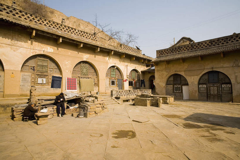 无人,家,横图,室外,白天,仰视,度假,建材,美景,城市风光,城市,道路,建筑,路,中国,亚洲,纹路,材料,瓦片,纹理,砖,砖块,房屋,墙,屋檐,屋子,景观,乌云,云,阴天,云朵,拱门,小路,交通,云彩,娱乐,楼房,檐,墙壁,墙面,住宅,天空,天,享受,休闲,砖头,景色,放松,建造,昏暗,阴沉,东亚,陕西,陕西省,肌理,中华人民共和国,西北地区,陕,延安,延安市,石料,彩图,低角度拍摄,房子,砌墙砖