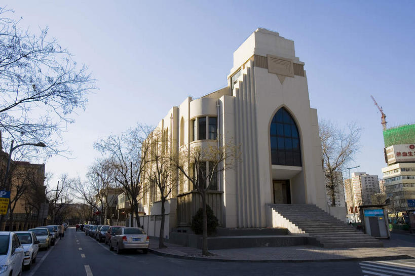 无人,家,横图,室外,白天,仰视,旅游,度假,植物,楼梯,标志建筑,道路,地标,建筑,路,公路,汽车,天津,中国,亚洲,一排,许多,阴影,整齐,并列,并排,光线,影子,房屋,阶梯,墙,屋子,分界线,停车线,交通,很多,娱乐,建设,楼房,墙壁,墙面,台阶,住宅,车,树,树木,排列,蓝色,绿色,白色,蓝天,天空,阳光,自然,交通工具,轿车,天,享受,休闲,旅游胜地,放松,生长,晴朗,成长,车行道,车行道分界线,队列,载具,标线,平行,东亚,车行线,万里无云,中华人民共和国,华北地区,天津市,和平区,河西区,晴空,晴空万里,马路,彩图,低角度拍摄,房子,津,小白楼,小白楼地区