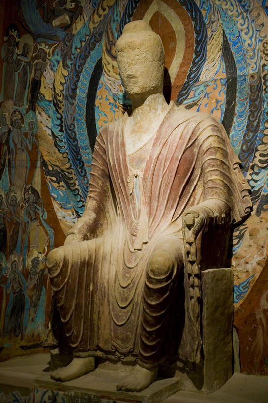 东方人,一个人,无人,坐,竖图,室内,白天,正面,旅游,度假,绘画,名胜古迹,标志建筑,地标,建筑,椅子,雕塑,敦煌,中国,亚洲,仅一个男性,仅一个人,一张,阴影,节日,遗迹,艺术,装饰,反射,雕刻,雕像,影子,木椅,墙,黄种人,古迹,文化,文物,娱乐,建设,古建筑,壁画,墙壁,墙面,仅一个年轻男性,红色,工艺品,祈祷,享受,休闲,健康,旅游胜地,放松,搭,许愿,宗教,佛教,信仰,纪念,华丽,修饰,祈求,美术,点缀,搭着,主题,陈列,佛祖,古文明,东亚,佛陀,甘肃,甘肃省,袈裟,中华人民共和国,功能,美学,衬托,美观,雅致,雅观,西北地区,甘,酒泉,酒泉市,释教,法衣,平安,男人,男性,年轻男性,亚洲人,画画,坐着,彩图,全身,加沙,迦逻沙曳,迦沙,袈裟野,莲服,僧衣