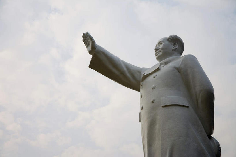 东方人,一个人,无人,站,举,横图,室外,白天,仰视,制服,度假,美景,城市风光,城市,雕塑,中国,亚洲,仅一个男性,仅一个人,阴影,服装,艺术,装饰,光线,毛泽东,雕刻,雕像,影子,景观,云,云朵,云彩,注视,黄种人,娱乐,厦门,中山装,一个,衣服,蓝色,白云,蓝天,天空,阳光,工艺品,天,观察,看,托,站着,仅一个老年男性,享受,休闲,景色,放松,服饰,主席,晴朗,单个,观看,纪念,美术,察看,领导,衣着,穿着,关注,主题,陈列,毛主席,福建,东亚,福建省,厦门市,中华人民共和国,华东地区,功能,美学,闽,二十八画生,润之,诗人,石三伢子,咏芝,革命家,理论家,首脑,战略家,老年男性,男人,男性,亚洲人,晴空,举起,举手,举着,向上举,向上伸,向上托,站立,半身,彩图,低角度拍摄,毛装,人民服