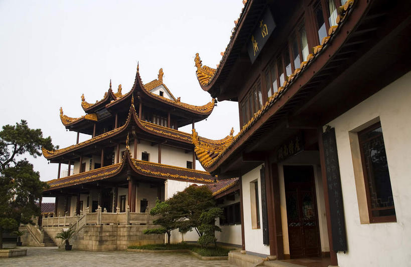 无人,家,横图,室外,白天,仰视,旅游,度假,名胜古迹,植物,标志建筑,地标,建筑,中国,亚洲,阴影,遗迹,光线,瓦片,影子,柱子,房屋,墙,屋顶,屋檐,屋子,云,云朵,云彩,顶棚,古迹,文物,娱乐,建设,古建筑,楼房,檐,墙壁,墙面,住宅,树,树木,蓝色,绿色,白云,蓝天,天空,阳光,自然,天,享受,休闲,旅游胜地,放松,生长,晴朗,成长,古文明,东亚,湖南,湖南省,中华人民共和国,省会,华中地区,长沙,长沙市,湘,晴空,彩图,低角度拍摄,房子,飞檐,杜甫江阁