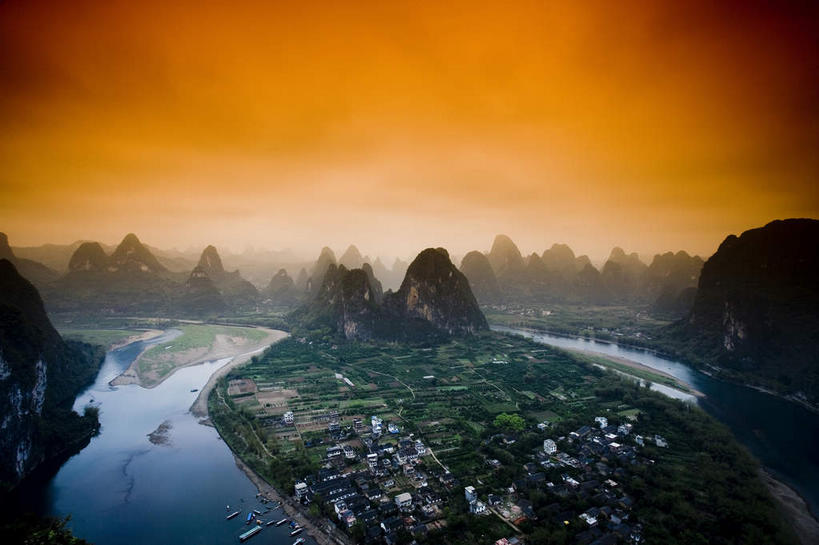 无人,横图,俯视,室外,白天,旅游,度假,河流,石头,美景,日落,山,山脉,水,峡谷,桂林,中国,亚洲,石子,河水,景观,山峰,水流,晚霞,霞光,落日,山谷,山峦,娱乐,倒影,自然,黄昏,群山,享受,休闲,景色,彩霞,放松,广西,倒映,岩层,自然风光,东亚,漓江,阳朔,广西壮族自治区,中华人民共和国,桂林市,桂,华南地区,夕照,反照,薄暮,阳朔县,兴坪,兴坪镇,石块,岩石,夕阳,彩图,高角度拍摄,傍晚,斜阳,阳朔相公山