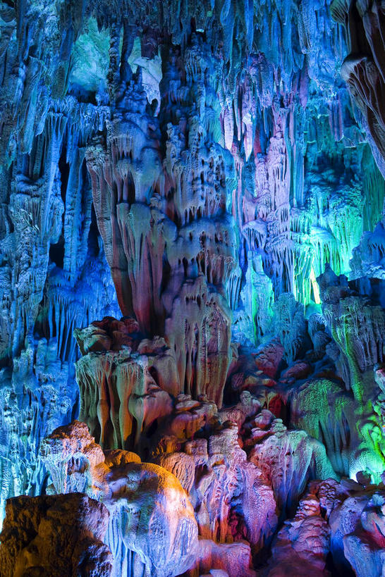 无人,竖图,彩色,室内,白天,正面,旅游,度假,石头,美景,霓虹灯,桂林,中国,亚洲,阴影,光线,石子,影子,洞,景观,灯光,七彩,喀斯特,娱乐,光源,霓虹,灯,自然,享受,休闲,景色,放松,洞穴,广西,五颜六色,色彩斑斓,照明设备,自然风光,五彩缤纷,东亚,喀斯特地貌,穴,广西壮族自治区,中华人民共和国,桂林市,桂,华南地区,氖灯,五彩斑斓,石灰石,五光十色,石块,岩石,彩图,芦笛岩,岩溶,岩溶地貌