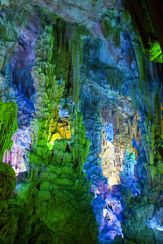 无人,竖图,彩色,室内,白天,正面,旅游,度假,石头,美景,霓虹灯,桂林,中国,亚洲,阴影,光线,石子,影子,洞,景观,灯光,七彩,喀斯特,娱乐,光源,霓虹,灯,自然,享受,休闲,景色,放松,洞穴,广西,五颜六色,色彩斑斓,照明设备,自然风光,五彩缤纷,东亚,喀斯特地貌,穴,广西壮族自治区,中华人民共和国,桂林市,桂,华南地区,氖灯,五彩斑斓,石灰石,五光十色,石块,岩石,彩图,芦笛岩,岩溶,岩溶地貌