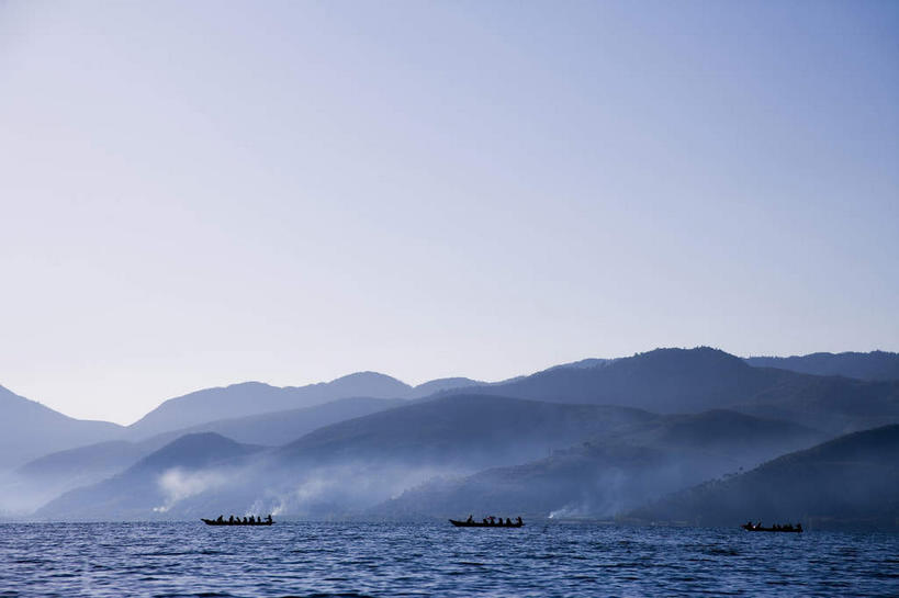 无人,横图,室外,白天,正面,旅游,度假,湖,湖泊,美景,山,水,雪,雪山,大雪,丽江,中国,亚洲,波纹,冰,湖面,积雪,景观,山峰,水流,水面,乌云,雪景,云,阴天,云朵,冬季,冬天,山峦,云彩,娱乐,云南,水纹,天空,自然,波浪,湖水,天,享受,休闲,景色,放松,寒冷,四川省,冰冷,昏暗,阴沉,自然风光,东亚,凉山彝族自治州,四川,盐源县,泸沽湖,凉山,云南省,中华人民共和国,西南地区,严寒,川,冰凉,酷寒,凛冽,凛凛,极冷,滇,丽江市,凉山州,彩图,左所海,盐源,宁蒗彝族自治县,宁蒗县,鲁窟海子,亮海