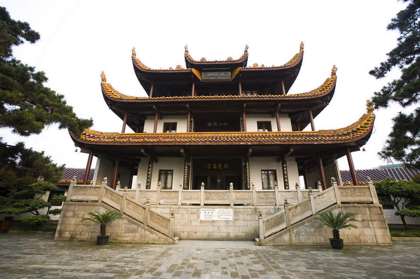 无人,家,横图,室外,白天,仰视,旅游,度假,名胜古迹,植物,标志建筑,地标,建筑,中国,亚洲,阴影,遗迹,光线,瓦片,影子,柱子,房屋,墙,屋顶,屋檐,屋子,顶棚,古迹,文物,娱乐,建设,古建筑,楼房,檐,墙壁,墙面,住宅,树,树木,绿色,天空,阳光,自然,天,享受,休闲,旅游胜地,放松,生长,成长,古文明,东亚,湖南,湖南省,中华人民共和国,省会,华中地区,长沙,长沙市,湘,彩图,低角度拍摄,房子,飞檐,杜甫江阁