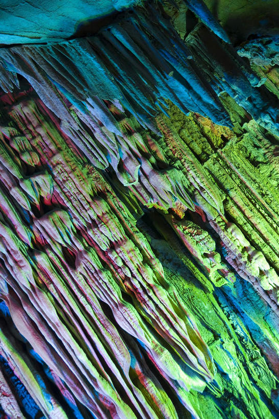 无人,竖图,彩色,室内,白天,正面,旅游,度假,石头,美景,霓虹灯,桂林,中国,亚洲,阴影,光线,纹路,石子,纹理,影子,洞,景观,灯光,七彩,喀斯特,娱乐,光源,霓虹,灯,黄色,蓝色,绿色,自然,享受,休闲,景色,放松,洞穴,广西,照明设备,自然风光,东亚,喀斯特地貌,钟乳石,穴,石钟乳,广西壮族自治区,肌理,中华人民共和国,桂林市,桂,华南地区,氖灯,石灰石,石块,岩石,彩图,芦笛岩,岩溶,岩溶地貌