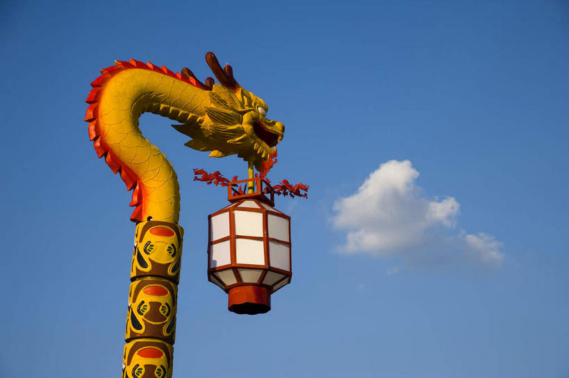 无人,横图,室外,特写,白天,仰视,度假,成功,美景,城市风光,城市,路灯,照明,雕塑,中国,亚洲,一条,阴影,艺术,装饰,光线,龙,雕刻,雕像,影子,景观,云,云朵,灯光,云彩,娱乐,灯,一个,蓝色,白云,蓝天,天空,阳光,工艺品,天,享受,休闲,景色,放松,晴朗,单个,纪念,黑,照亮,美术,叼,照明设备,高贵,叼着,主题,图腾,传说,陈列,东亚,黑龙江,黑龙江省,中华人民共和国,功能,美学,祥瑞,灵兽,权势,尊荣,东北地区,黑河,黑河市,幸运,晴空,彩图,低角度拍摄,德都,五大连池,五大连池市