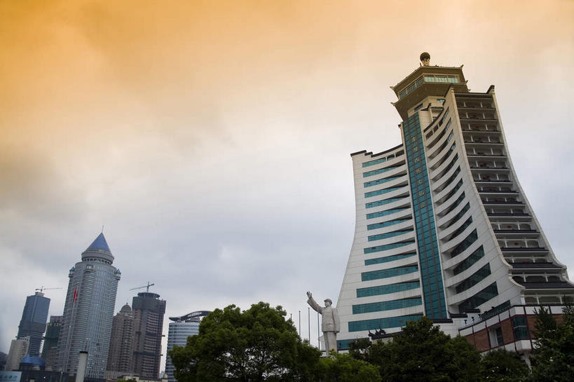 无人,高楼大厦,横图,室外,白天,仰视,旅游,度假,日落,植物,窗户,标志建筑,大厦,地标,建筑,摩天大楼,中国,亚洲,一排,许多,整齐,并列,并排,晚霞,霞光,落日,很多,娱乐,建设,玻璃窗,树,树木,排列,绿色,自然,黄昏,享受,休闲,旅游胜地,彩霞,放松,生长,成长,队列,平行,东亚,贵州,贵州省,贵阳,中华人民共和国,省会,黔,西南地区,贵阳市,夕照,薄暮,夕阳,彩图,低角度拍摄,傍晚,大楼,高层建筑,高楼,摩天楼,斜阳,贵州民族文化宫