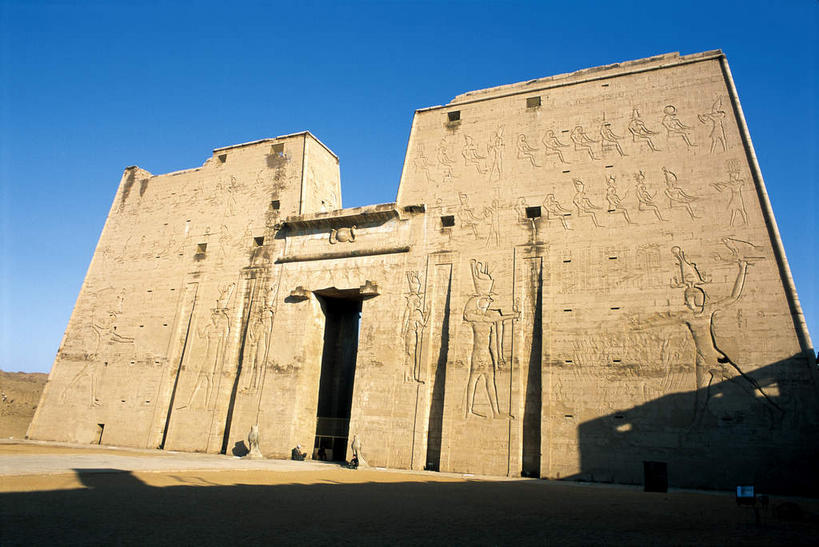 无人,横图,室外,白天,正面,建材,道路,建筑,路,非洲,埃及,阴影,破旧,陈旧,光线,纹路,材料,纹理,影子,柱子,砖,砖块,墙,小路,交通,废墟,墙壁,墙面,蓝色,蓝天,天空,阳光,天,砖头,建造,晴朗,残破,万里无云,肌理,阿拉伯埃及共和国,金字塔之国,棉花之国,阿非利加洲,埃德富,埃德富神庙,荷鲁斯神殿,石料,晴空,晴空万里,彩图,砌墙砖