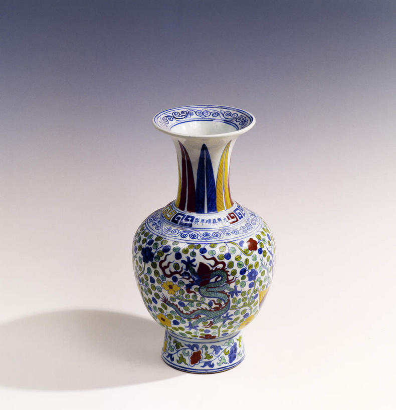 无人,竖图,俯视,室内,特写,白天,静物,花瓶,灰色背景,艺术,纹路,瓷器,纹理,手工艺品,陶瓷,陶瓷制品,文化,传统,一个,瓶子,工艺品,摄影,影棚,单个,青花瓷,高雅,摄影棚,肌理,自信心,品位,磁器,白地青花瓷,青花,彩图,高角度拍摄,影棚拍摄,拍摄