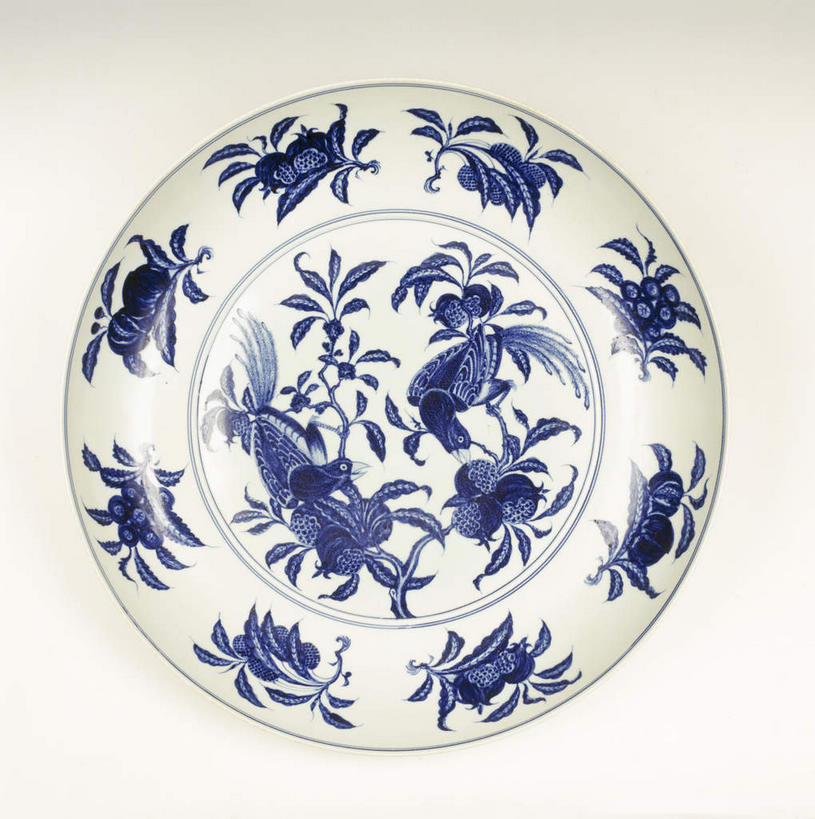 无人,竖图,俯视,室内,特写,白天,桌面,桌子,静物,餐具,灰色背景,艺术,纹路,瓷器,碟子,盘,纹理,手工艺品,文化,传统,一个,盘子,工艺品,碟,摄影,影棚,单个,青花瓷,高雅,摄影棚,肌理,自信心,品位,磁器,白地青花瓷,青花,彩图,高角度拍摄,影棚拍摄,拍摄